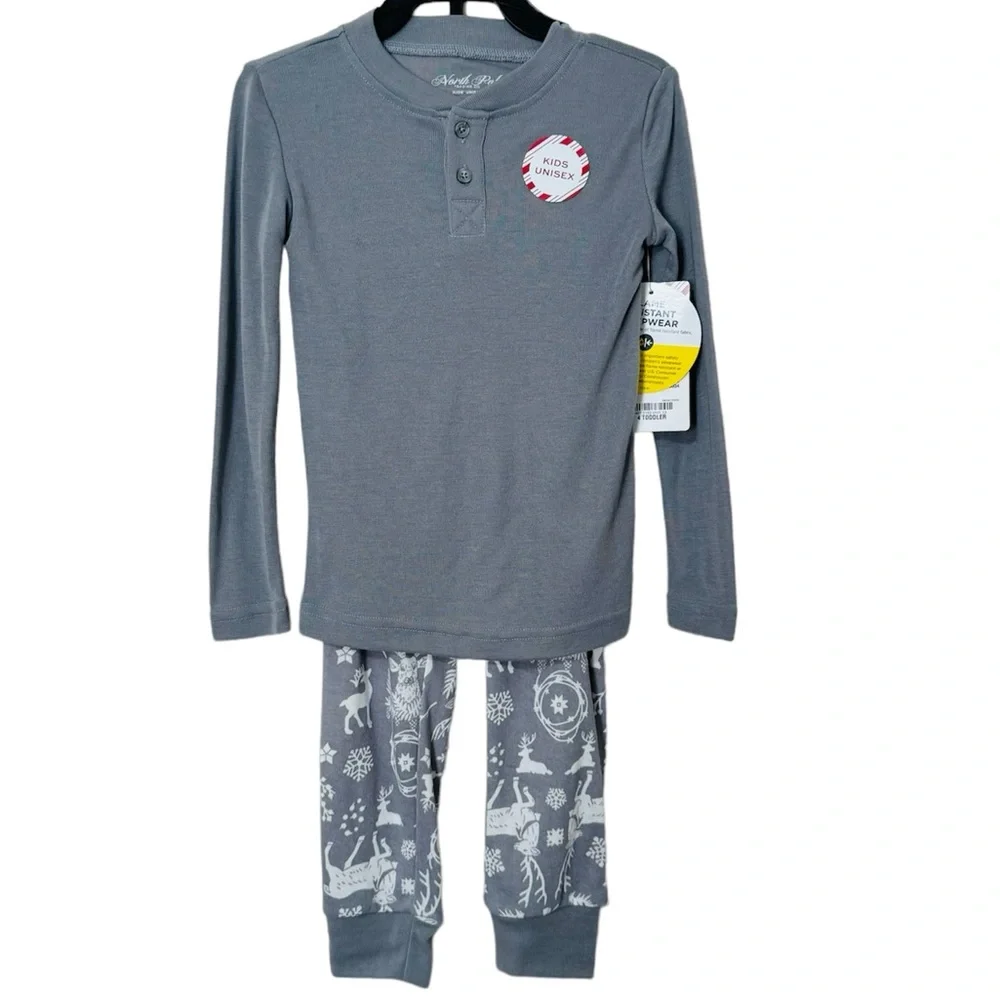 North Pole Winter Theme Unisex Size 4T Pajamas NWT